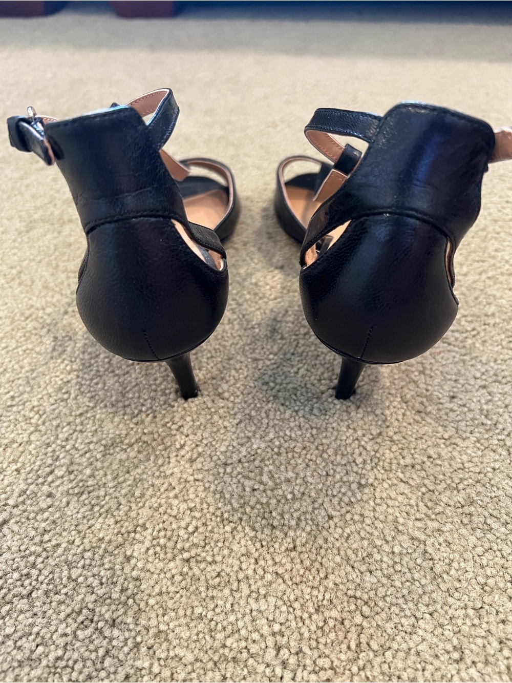 Nine West Black Leather T-Strap Heeled Sandals Size 7.5M - Picture 2 of 4